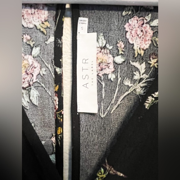 ASTR The Label Floral bell sleeve mini dress in black. Size Small. - Picture 5 of 5